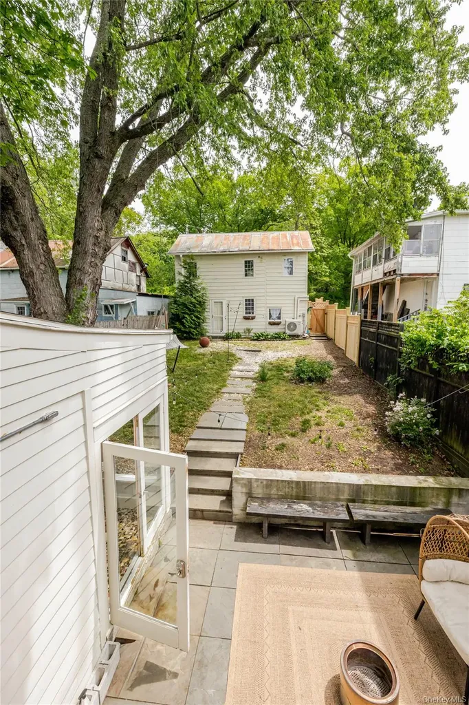 16 Worth Avenue Hudson NY 12534