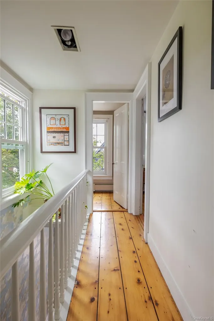 16 Worth Avenue Hudson NY 12534