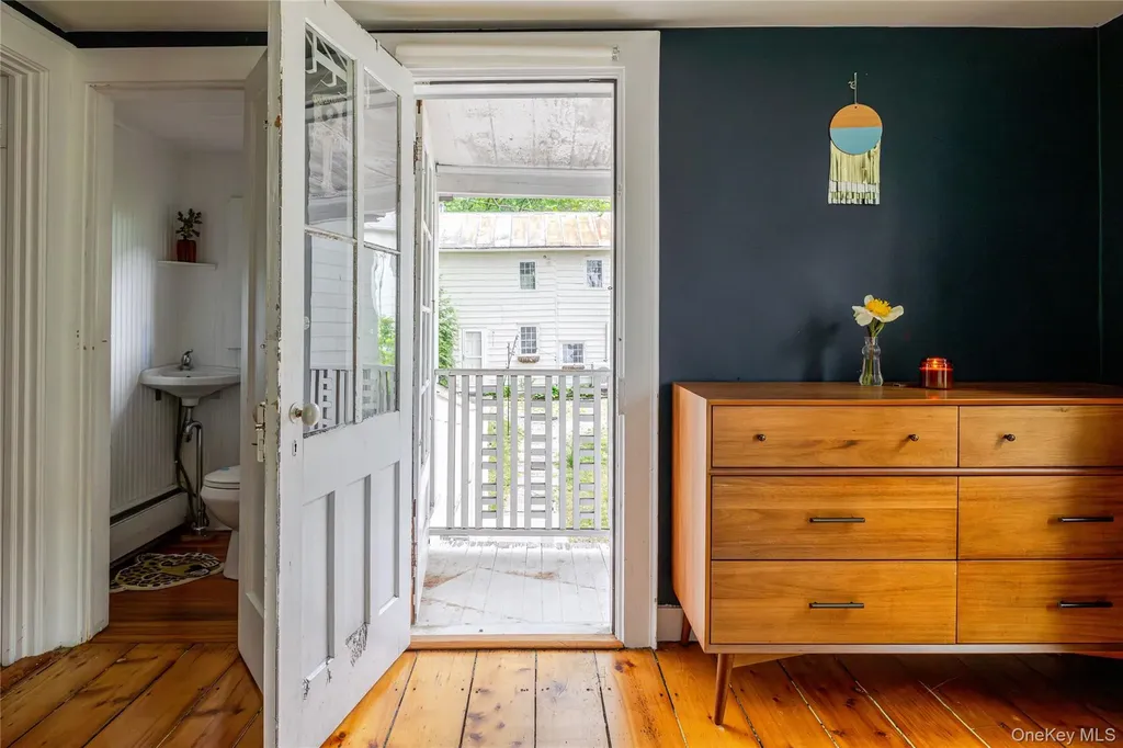16 Worth Avenue Hudson NY 12534