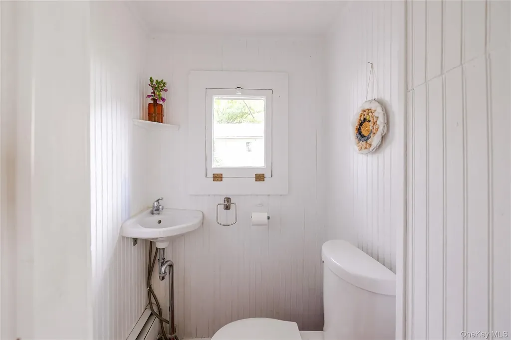 16 Worth Avenue Hudson NY 12534