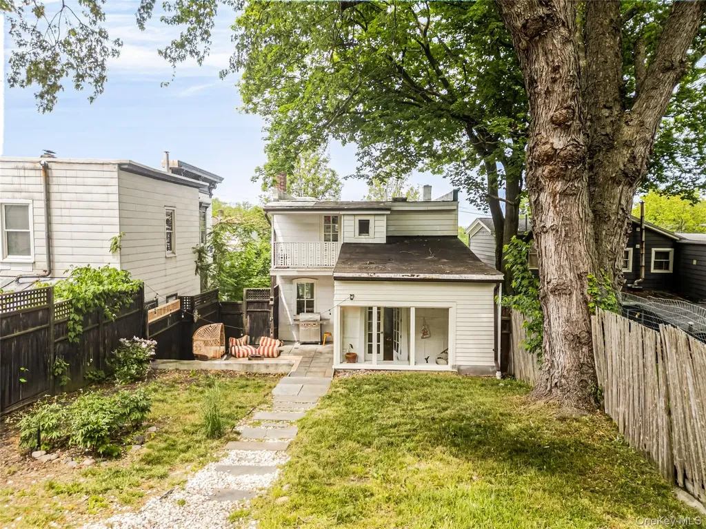 16 Worth Avenue Hudson NY 12534
