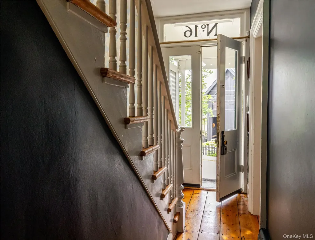 16 Worth Avenue Hudson NY 12534