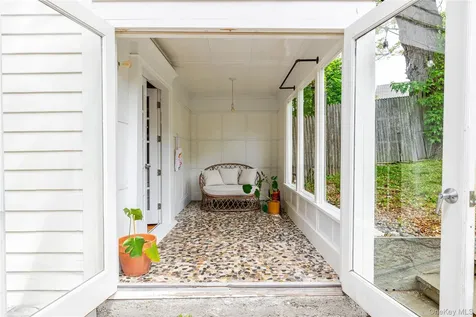 16 Worth Avenue Hudson NY 12534