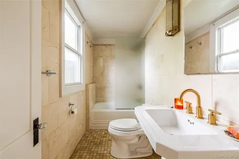 16 Worth Avenue Hudson NY 12534
