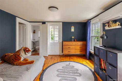 16 Worth Avenue Hudson NY 12534