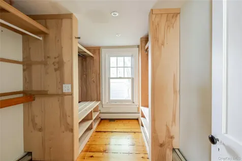 16 Worth Avenue Hudson NY 12534