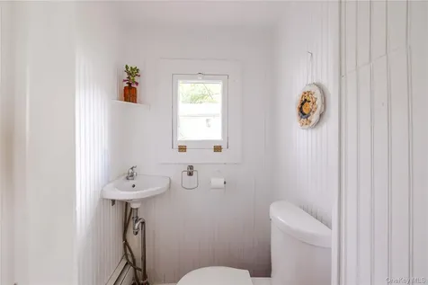 16 Worth Avenue Hudson NY 12534