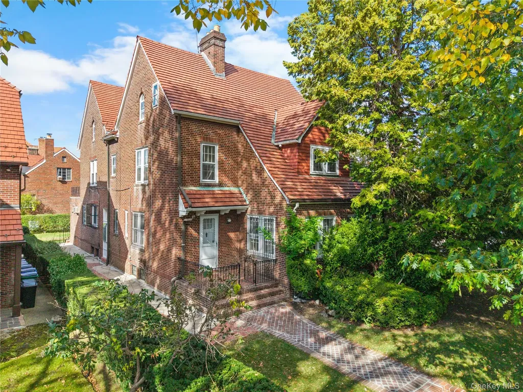 6954 Dartmouth Street Forest Hills NY 11375