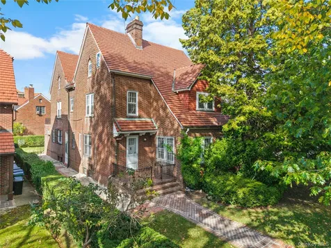 6954 Dartmouth Street Forest Hills NY 11375