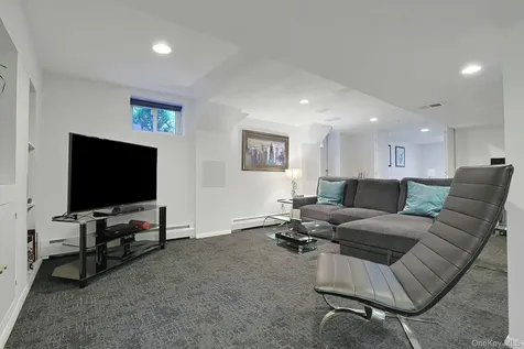 21 Soundview Drive Eastchester NY 10709