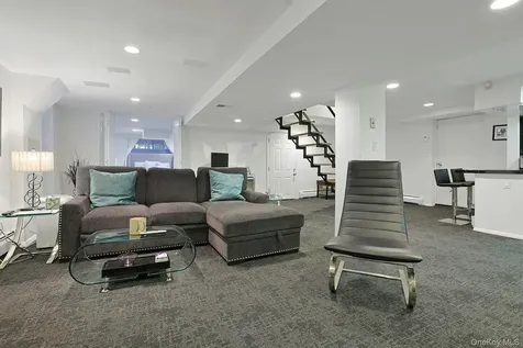 21 Soundview Drive Eastchester NY 10709