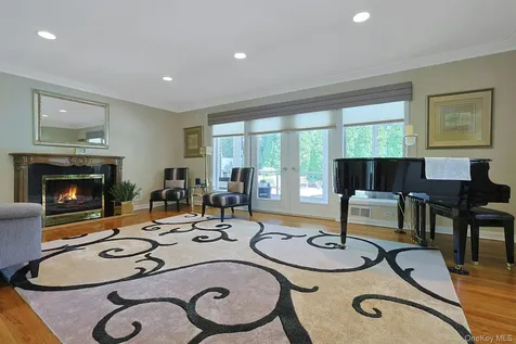 21 Soundview Drive Eastchester NY 10709