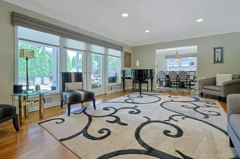21 Soundview Drive Eastchester NY 10709