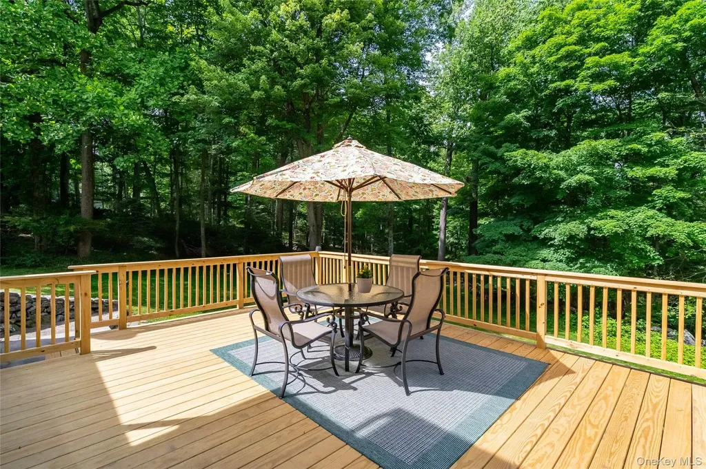 16 Soundview Loop South Salem NY 10590