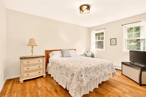16 Soundview Loop South Salem NY 10590