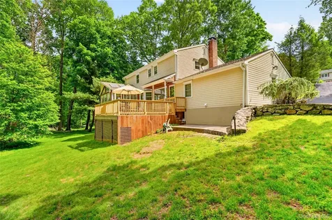 16 Soundview Loop South Salem NY 10590