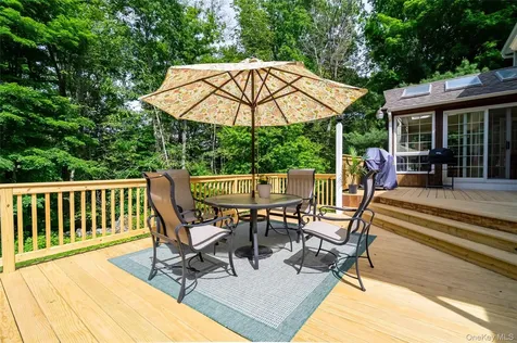 16 Soundview Loop South Salem NY 10590
