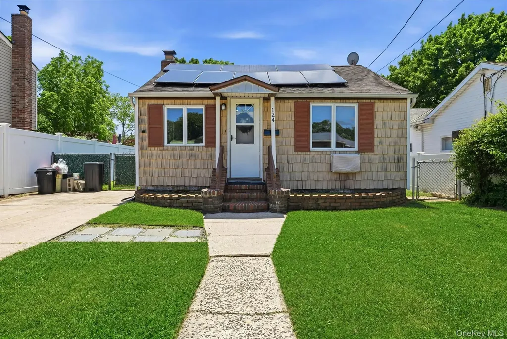 124 N Linden Street Massapequa NY 11758