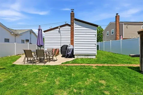 124 N Linden Street Massapequa NY 11758