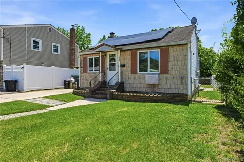 124 N Linden Street Massapequa NY 11758