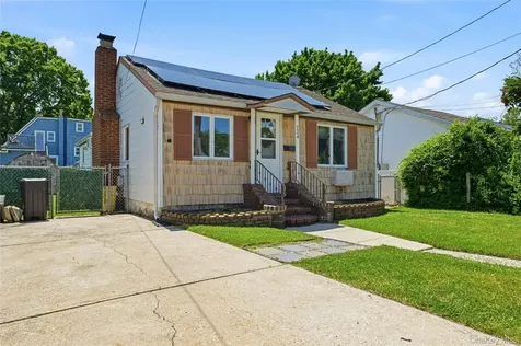 124 N Linden Street Massapequa NY 11758
