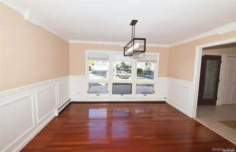 27 Jill Drive Commack NY 11725