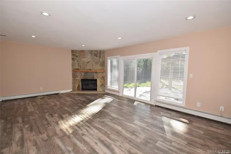 27 Jill Drive Commack NY 11725