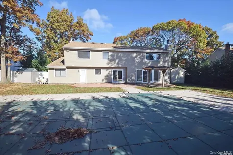 27 Jill Drive Commack NY 11725