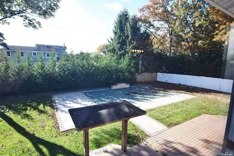 27 Jill Drive Commack NY 11725
