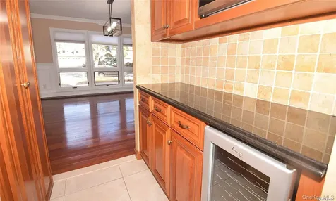 27 Jill Drive Commack NY 11725