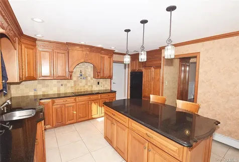 27 Jill Drive Commack NY 11725