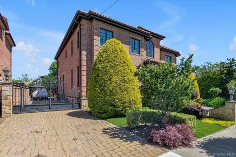 138-15 13th Avenue Malba NY 11357