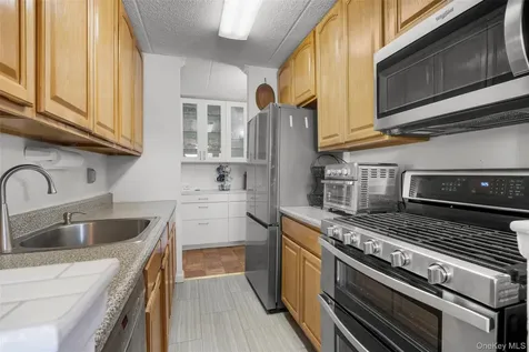 1085 Warburton Avenue Yonkers NY 10701