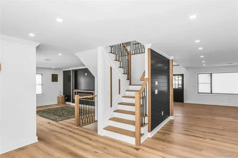 8 Allison Drive Old Bethpage NY 11804