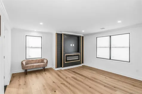 8 Allison Drive Old Bethpage NY 11804