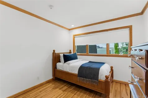 155 Birch Drive East Hills NY 11576