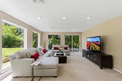 155 Birch Drive East Hills NY 11576