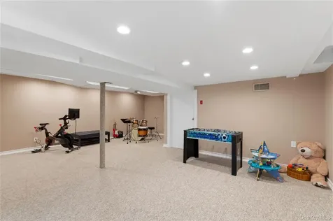 155 Birch Drive East Hills NY 11576