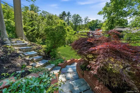 155 Birch Drive East Hills NY 11576