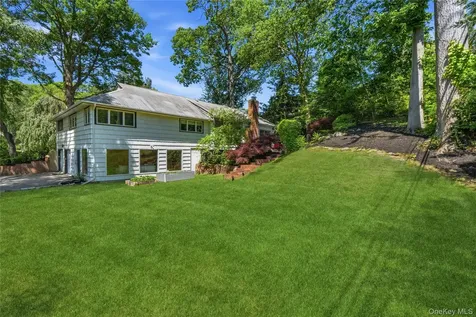 155 Birch Drive East Hills NY 11576