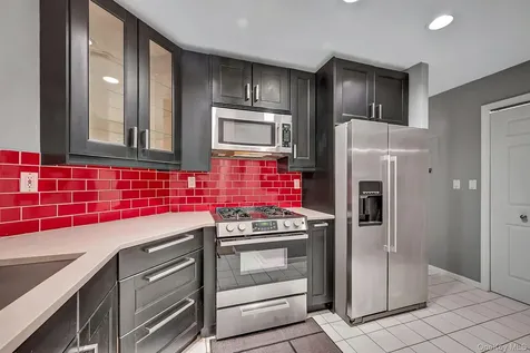 24 Ray Place Scarsdale NY 10583
