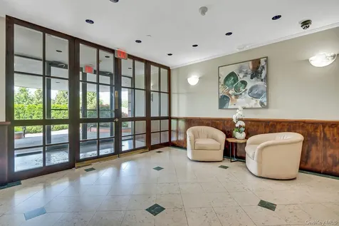 24 Ray Place Scarsdale NY 10583
