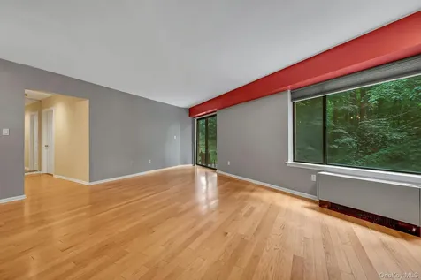 24 Ray Place Scarsdale NY 10583