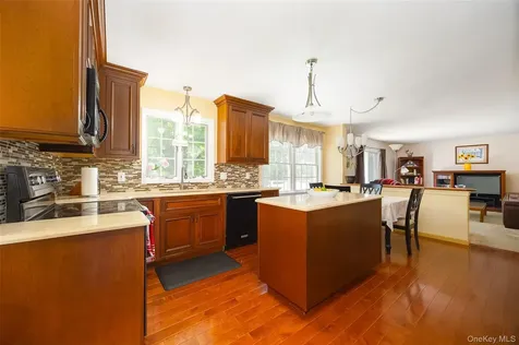 90 Leo Lane Poughquag NY 12570