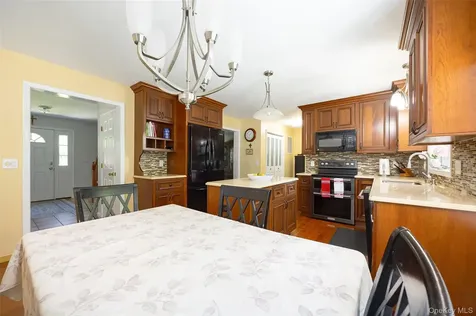 90 Leo Lane Poughquag NY 12570