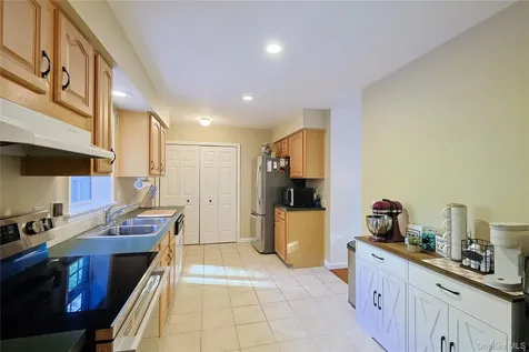 17 Cosmo Drive Hopewell Junction NY 12533