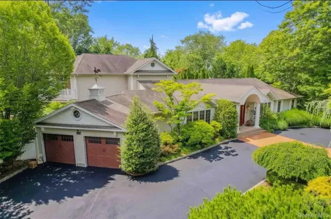 20 Astro Place Dix Hills NY 11746