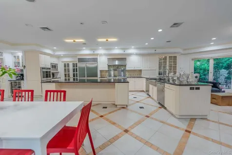 20 Astro Place Dix Hills NY 11746