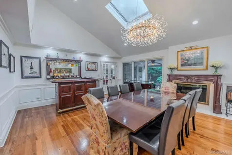 20 Astro Place Dix Hills NY 11746