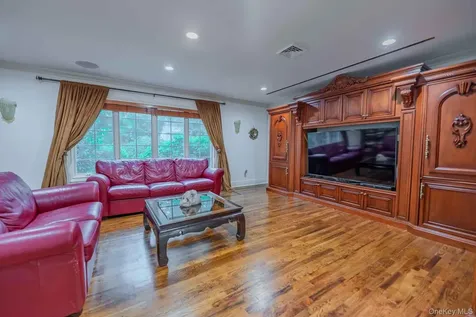 20 Astro Place Dix Hills NY 11746